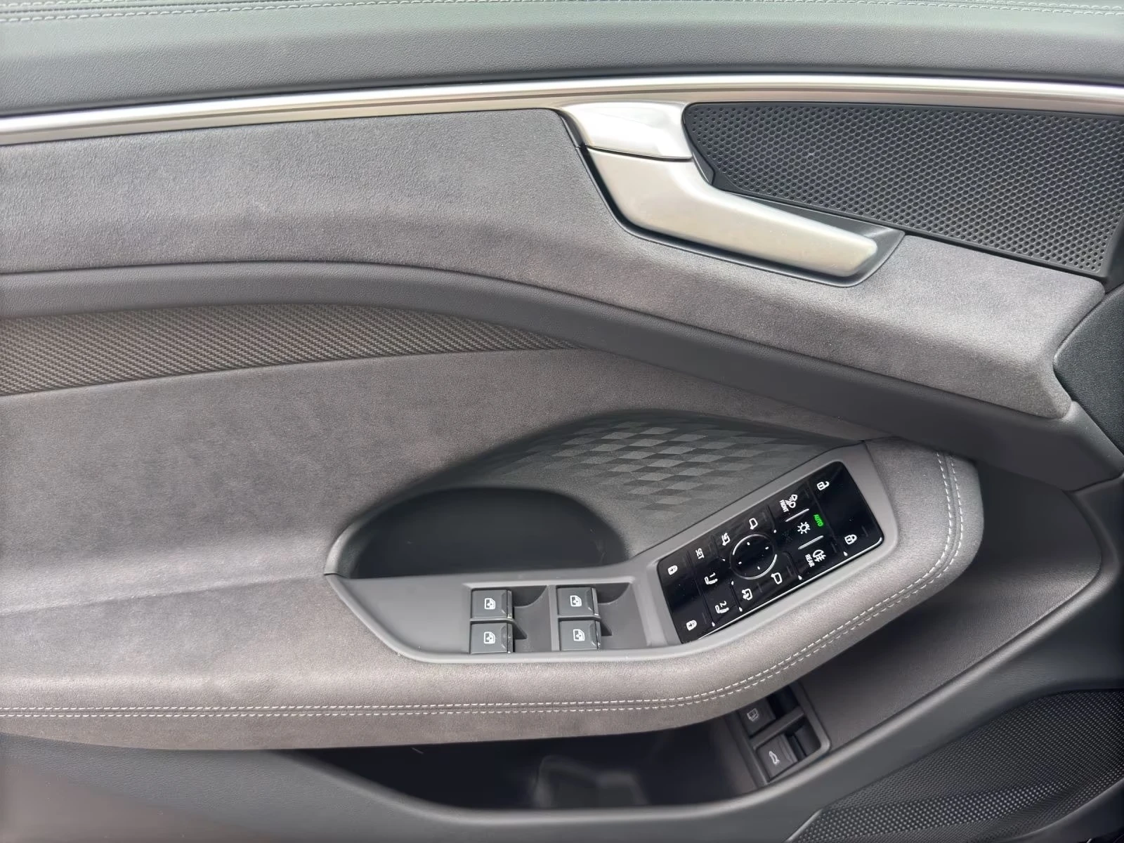 Audi A6 E-HYBRID/ S-LINE/ MMI DISPLAY/ MATRIX/ 360/ CARBON, снимка 5 - Автомобили и джипове - 55274928