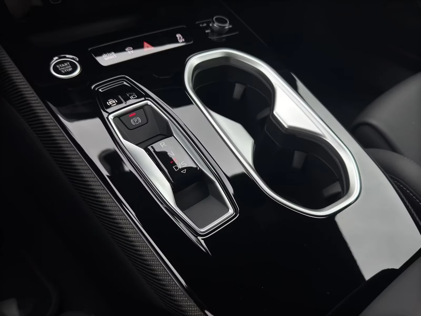 Audi A6 E-HYBRID/ S-LINE/ MMI DISPLAY/ MATRIX/ 360/ CARBON, снимка 9 - Автомобили и джипове - 55274928