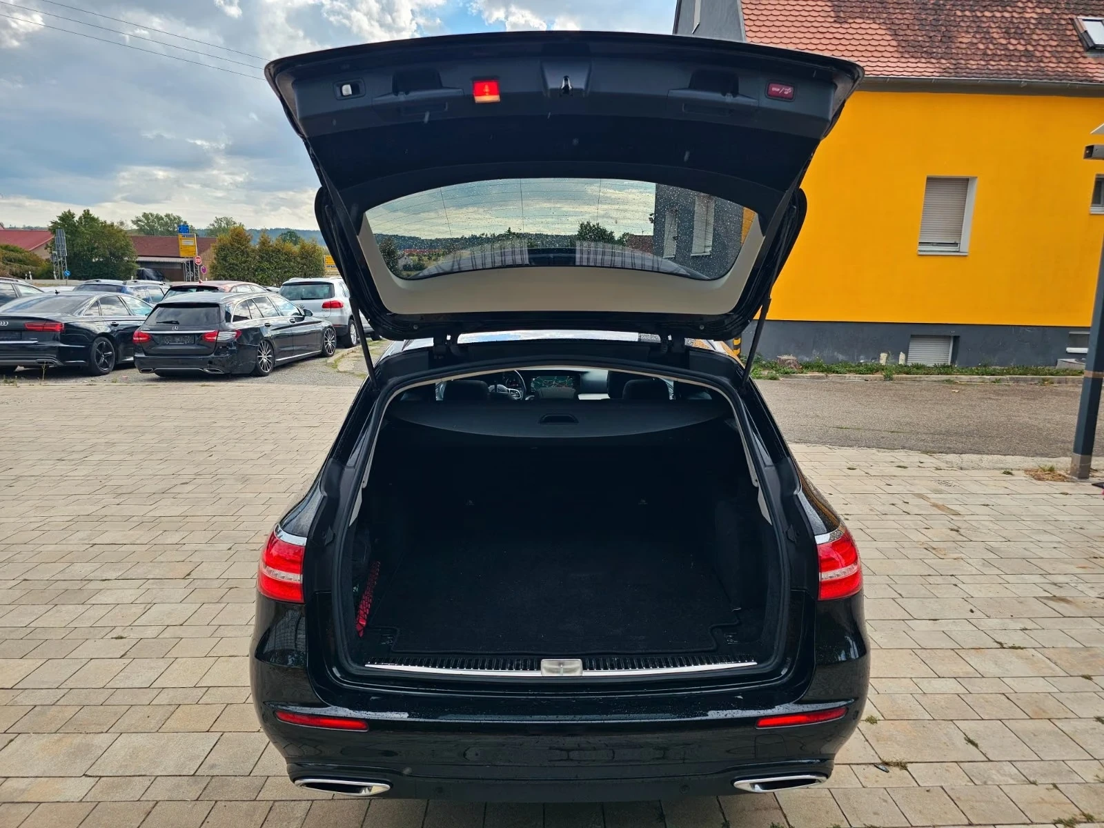 Mercedes-Benz E 400 4Matic, снимка 11 - Автомобили и джипове - 55786221