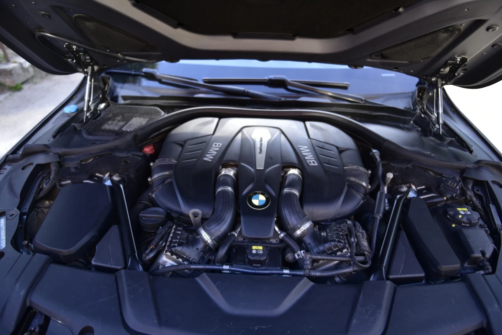 BMW 750 750 Li xDrive (4x4), снимка 8 - Автомобили и джипове - 56073964