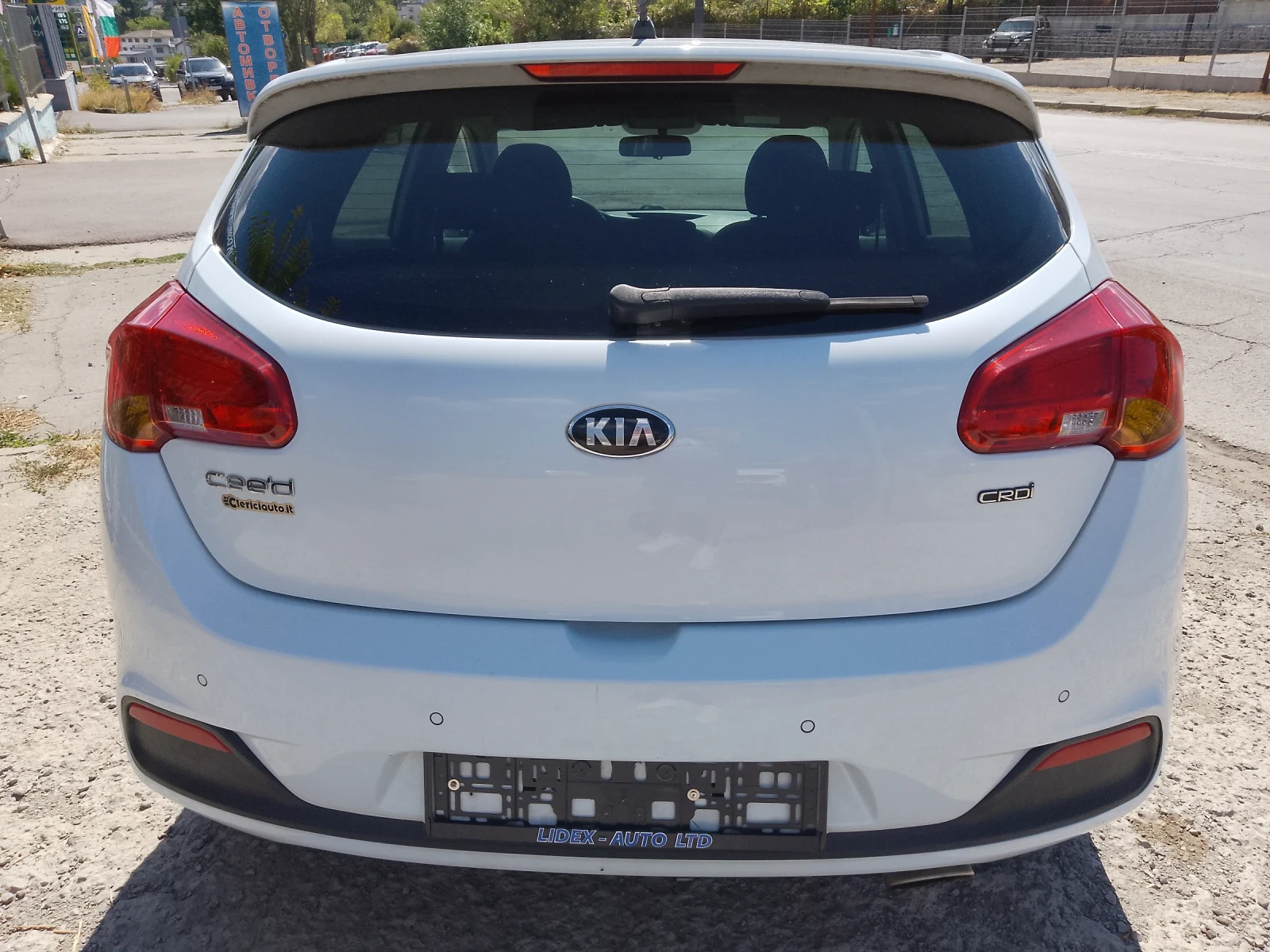 Kia Ceed 1.6 CRDI, снимка 6 - Автомобили и джипове - 56099716