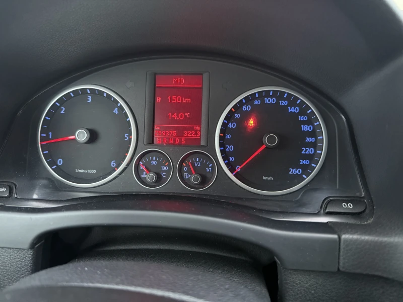 VW Tiguan 2.0 TDI 4Motion, снимка 8 - Автомобили и джипове - 52427109