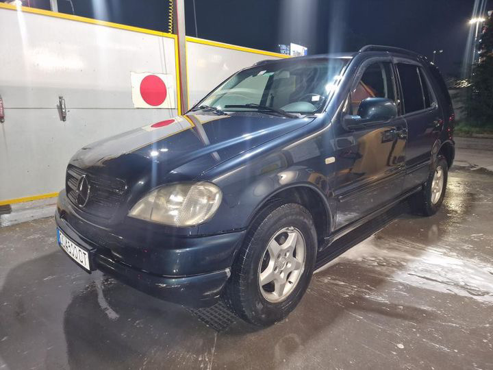 Mercedes-Benz ML 2.7 ръчка, снимка 4 - Автомобили и джипове - 45799000