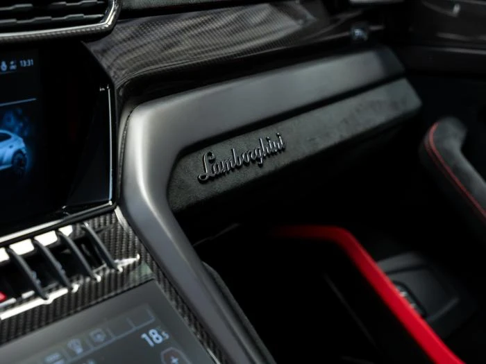 Lamborghini Urus PERFORMANTE* CARBON* B&O 3D* ALCANTARA* 360* ОБДУХ, снимка 15 - Автомобили и джипове - 55196784