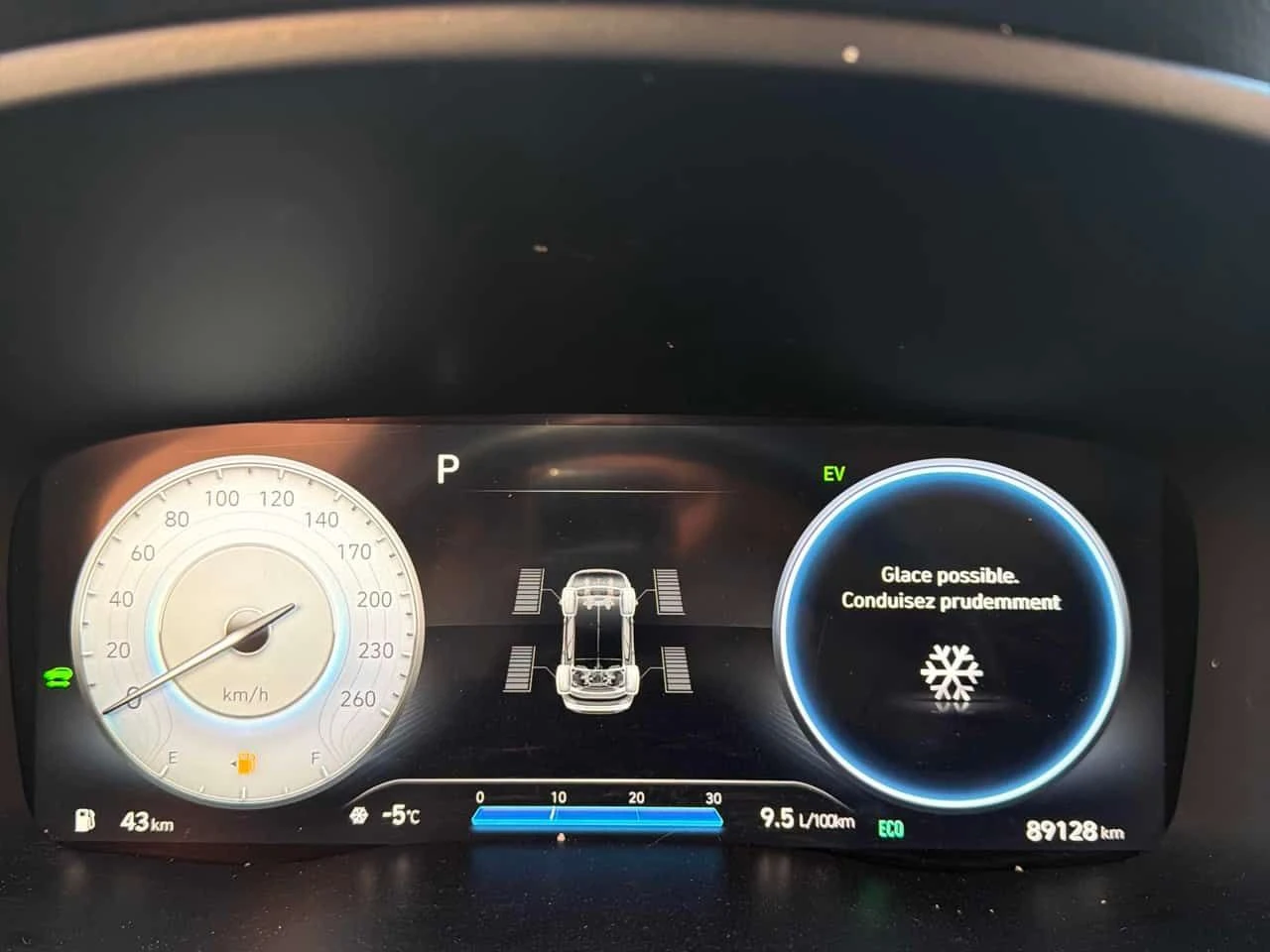 Hyundai Santa fe * АВТО КРЕДИТ* ЦЕНА ДО БГ * СЕРВИЗНА ИСТОРИЯ *  - изображение 8