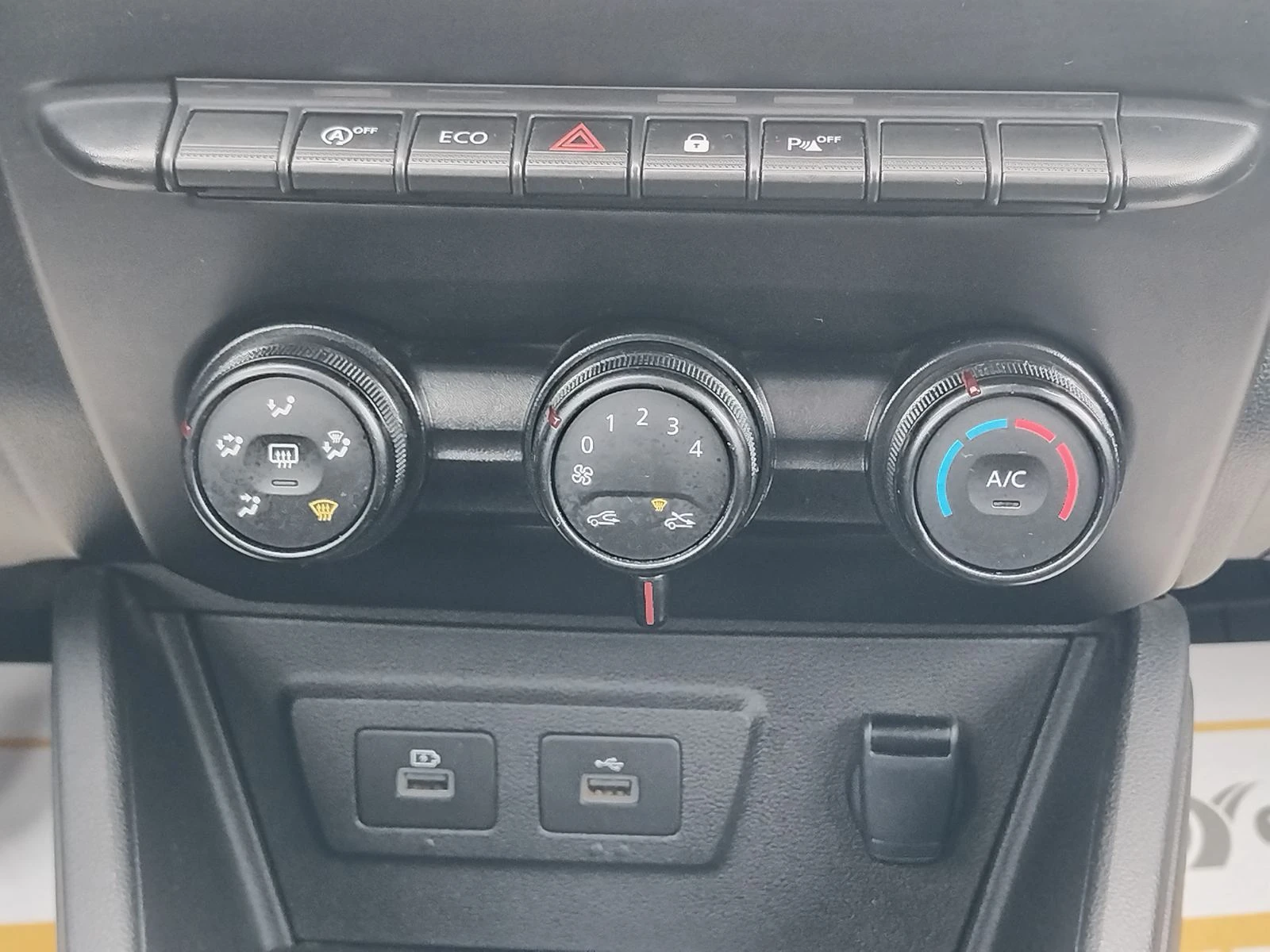 Dacia Duster 1.0Tce/100к.с./ECO-G, снимка 12 - Автомобили и джипове - 54106074