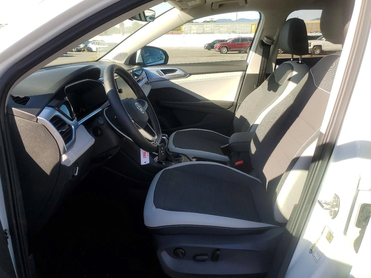 VW Taos 1.5l Volkswagen Se, снимка 7 - Автомобили и джипове - 54120575