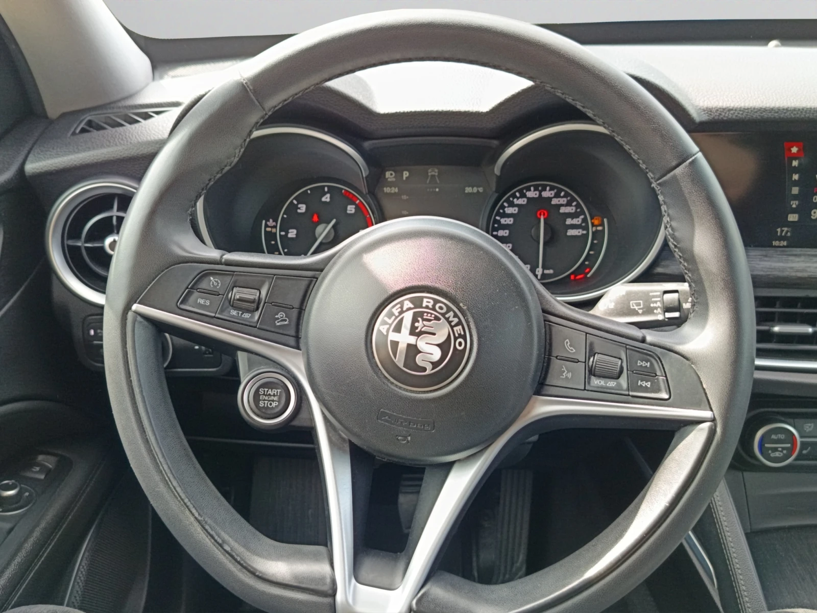 Alfa Romeo Stelvio, снимка 12 - Автомобили и джипове - 54696847