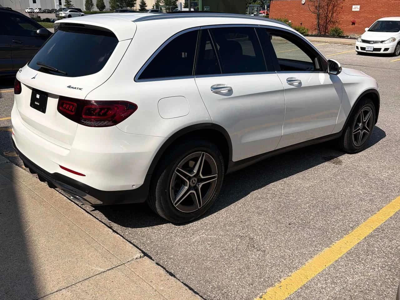 Mercedes-Benz GLC 300 АМГ ПАКЕТ/ДИГ. КИЛОМЕТРАЖ/КЛИП/ФИНАНСИРАНЕ, снимка 3 - Автомобили и джипове - 55566262