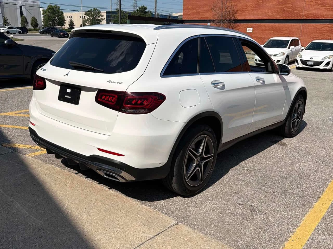 Mercedes-Benz GLC 300 АМГ ПАКЕТ/ДИГ. КИЛОМЕТРАЖ/КЛИП/ФИНАНСИРАНЕ, снимка 4 - Автомобили и джипове - 55566262