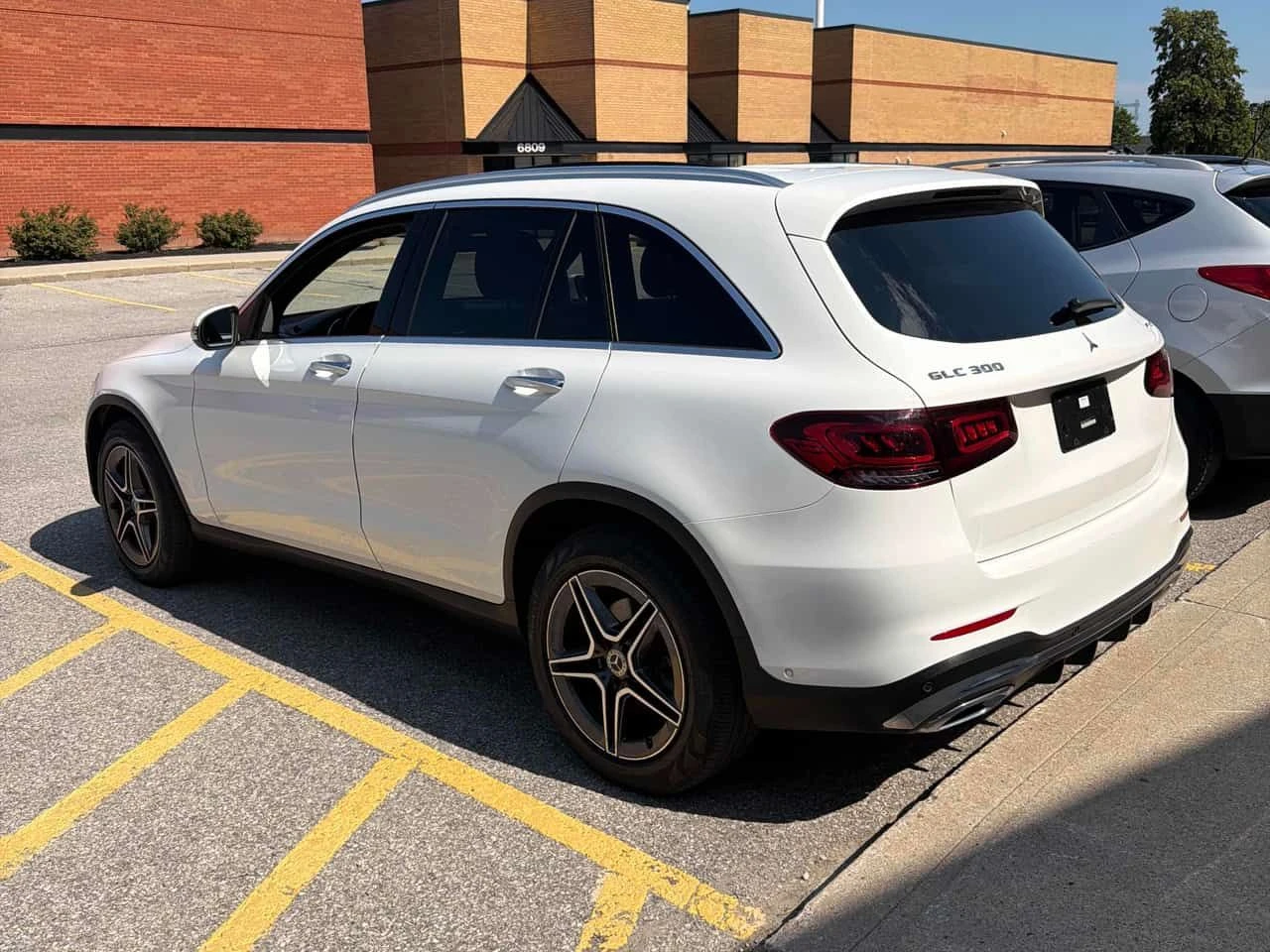 Mercedes-Benz GLC 300 АМГ ПАКЕТ/ДИГ. КИЛОМЕТРАЖ/КЛИП/ФИНАНСИРАНЕ, снимка 2 - Автомобили и джипове - 55566262