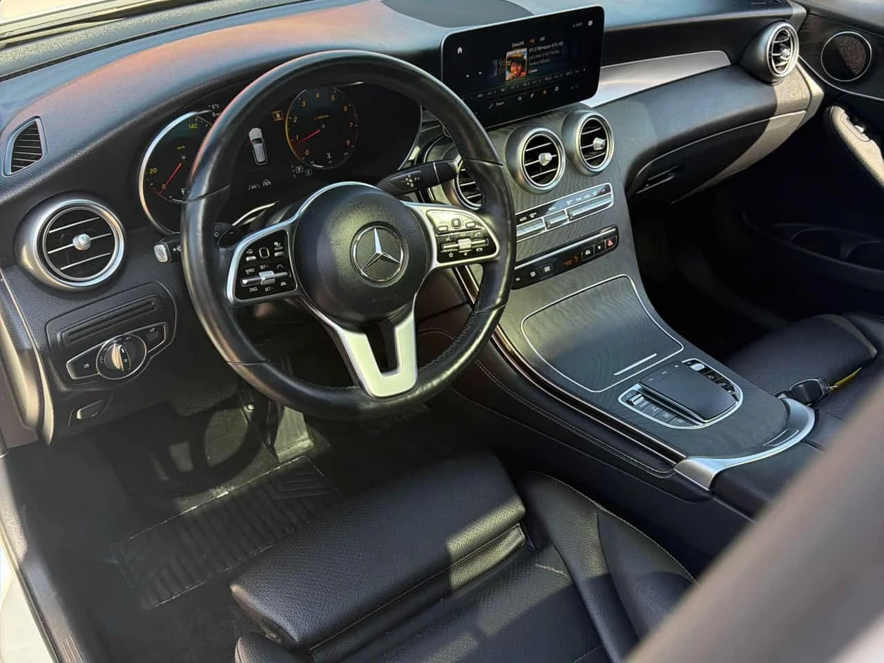 Mercedes-Benz GLC 300 АМГ ПАКЕТ/ДИГ. КИЛОМЕТРАЖ/КЛИП/ФИНАНСИРАНЕ, снимка 5 - Автомобили и джипове - 55566262