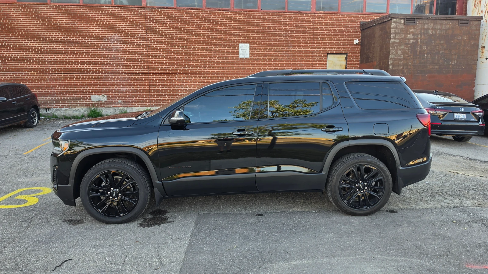 Gmc Acadia AWD 4dr SLT * CARFAX * АВТОКРЕДИТ * , снимка 2 - Автомобили и джипове - 56129428