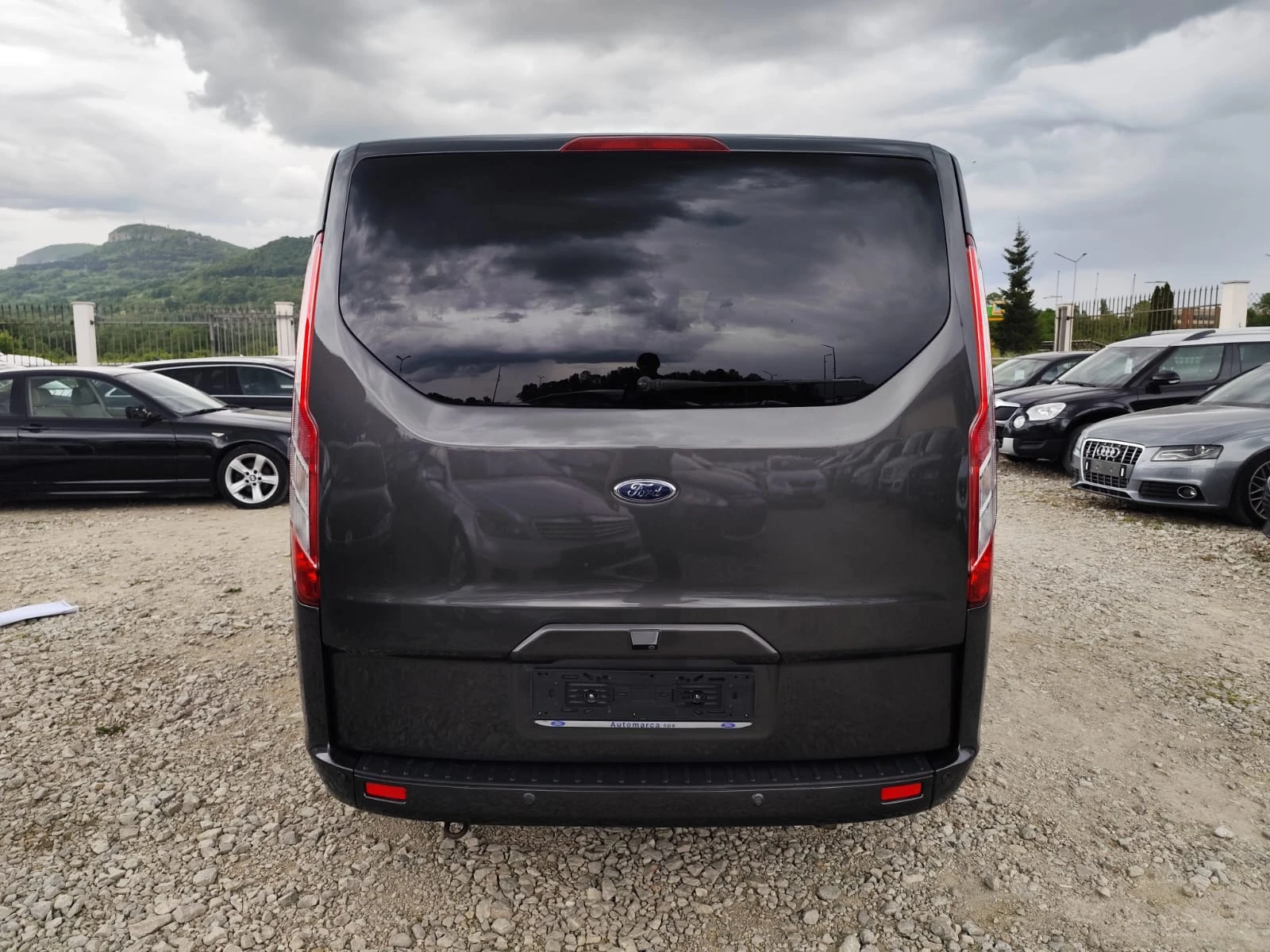 Ford Tourneo CUSTOM 2.0 дизел Италия, снимка 8 - Бусове и автобуси - 54484094