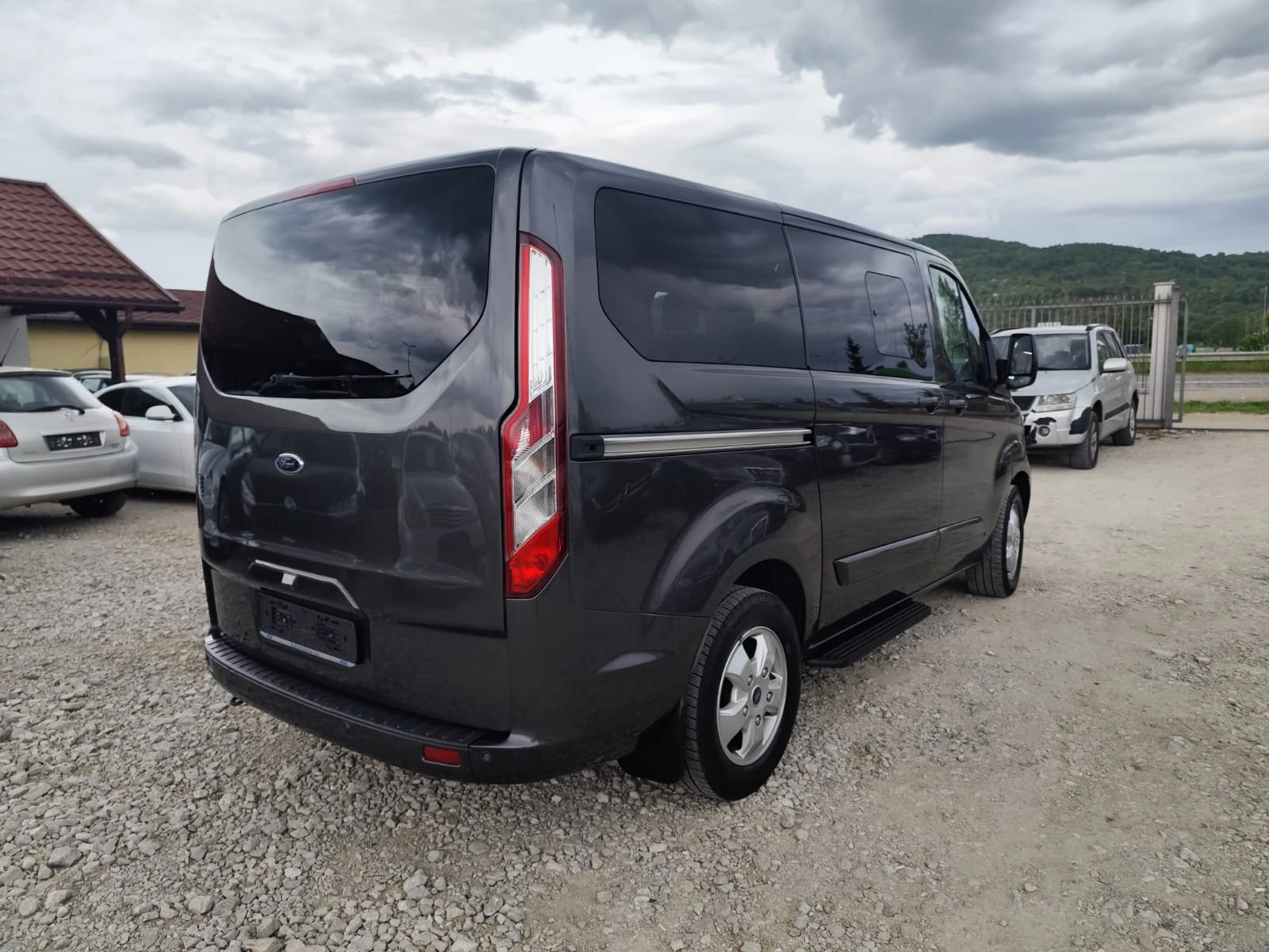 Ford Tourneo CUSTOM 2.0 дизел Италия, снимка 7 - Бусове и автобуси - 54484094