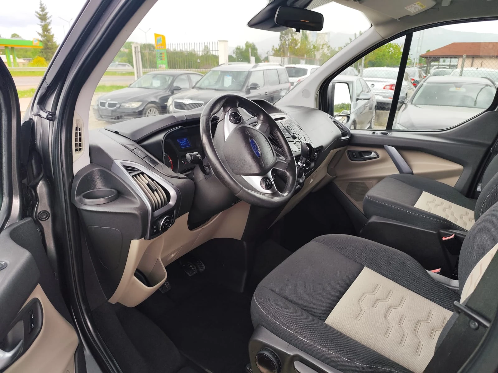 Ford Tourneo CUSTOM 2.0 дизел Италия, снимка 14 - Бусове и автобуси - 54484094