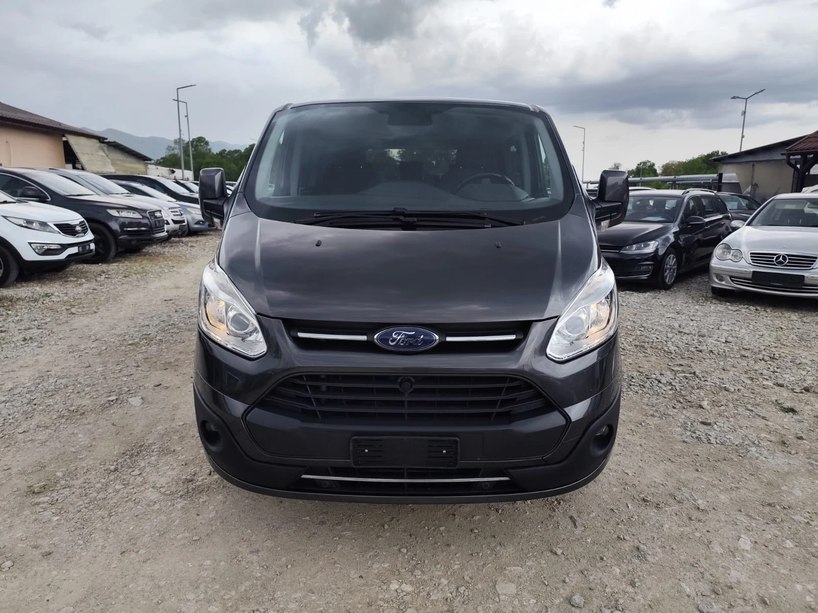 Ford Tourneo CUSTOM 2.0 дизел Италия, снимка 2 - Бусове и автобуси - 54484094