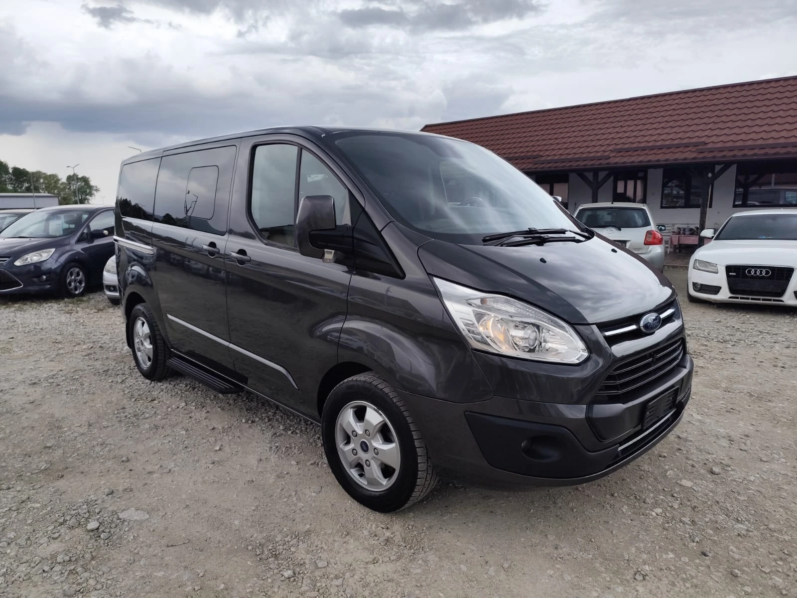 Ford Tourneo CUSTOM 2.0 дизел Италия, снимка 3 - Бусове и автобуси - 54484094