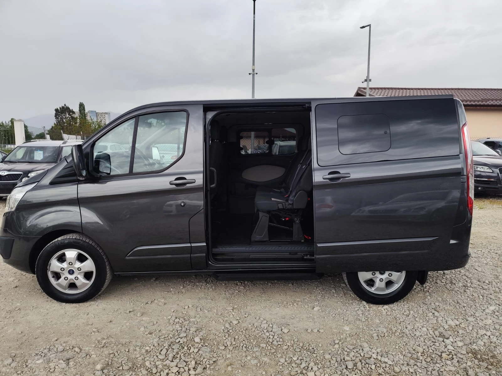Ford Tourneo CUSTOM 2.0 дизел Италия, снимка 12 - Бусове и автобуси - 54484094