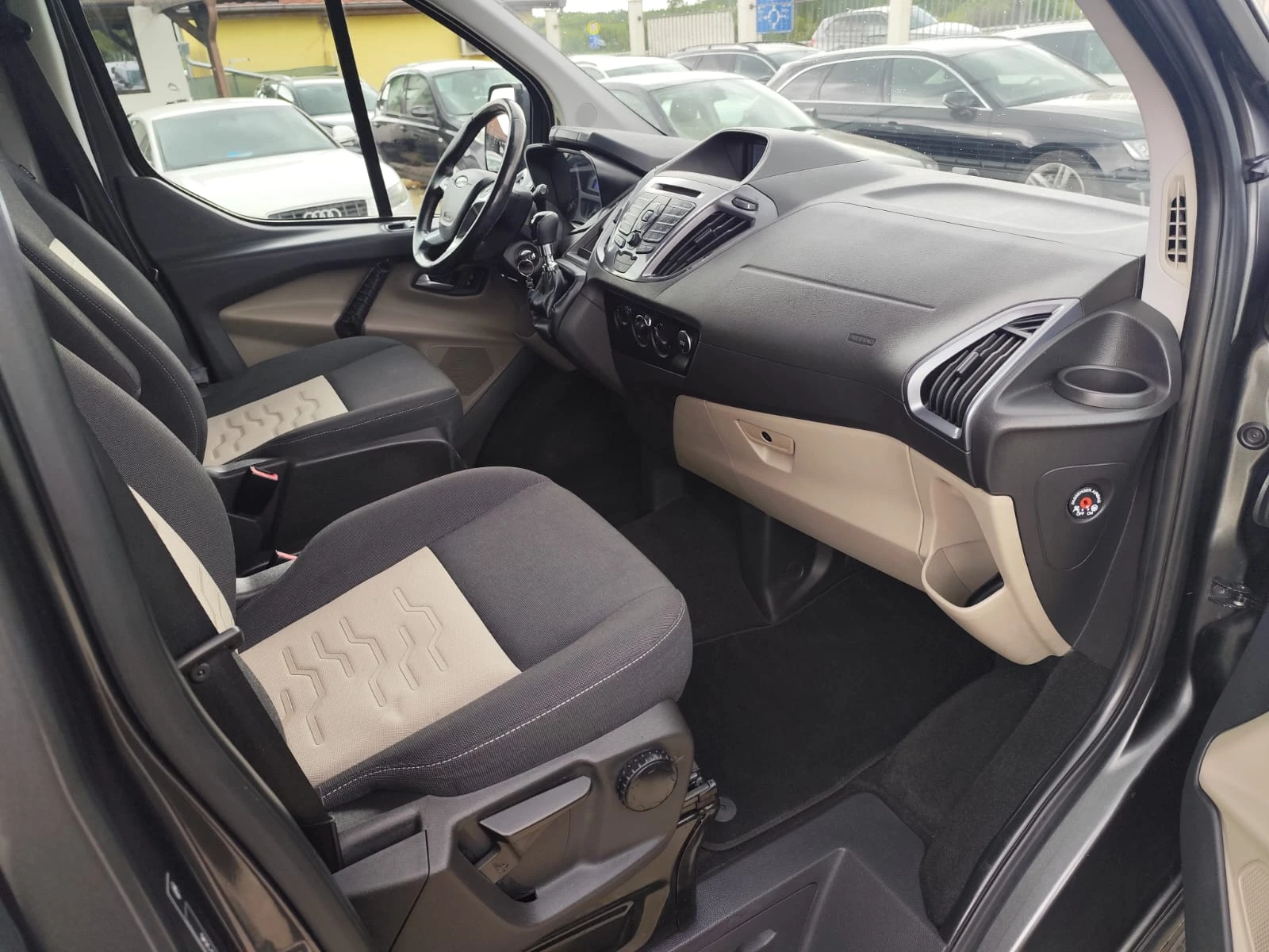 Ford Tourneo CUSTOM 2.0 дизел Италия, снимка 15 - Бусове и автобуси - 54484094