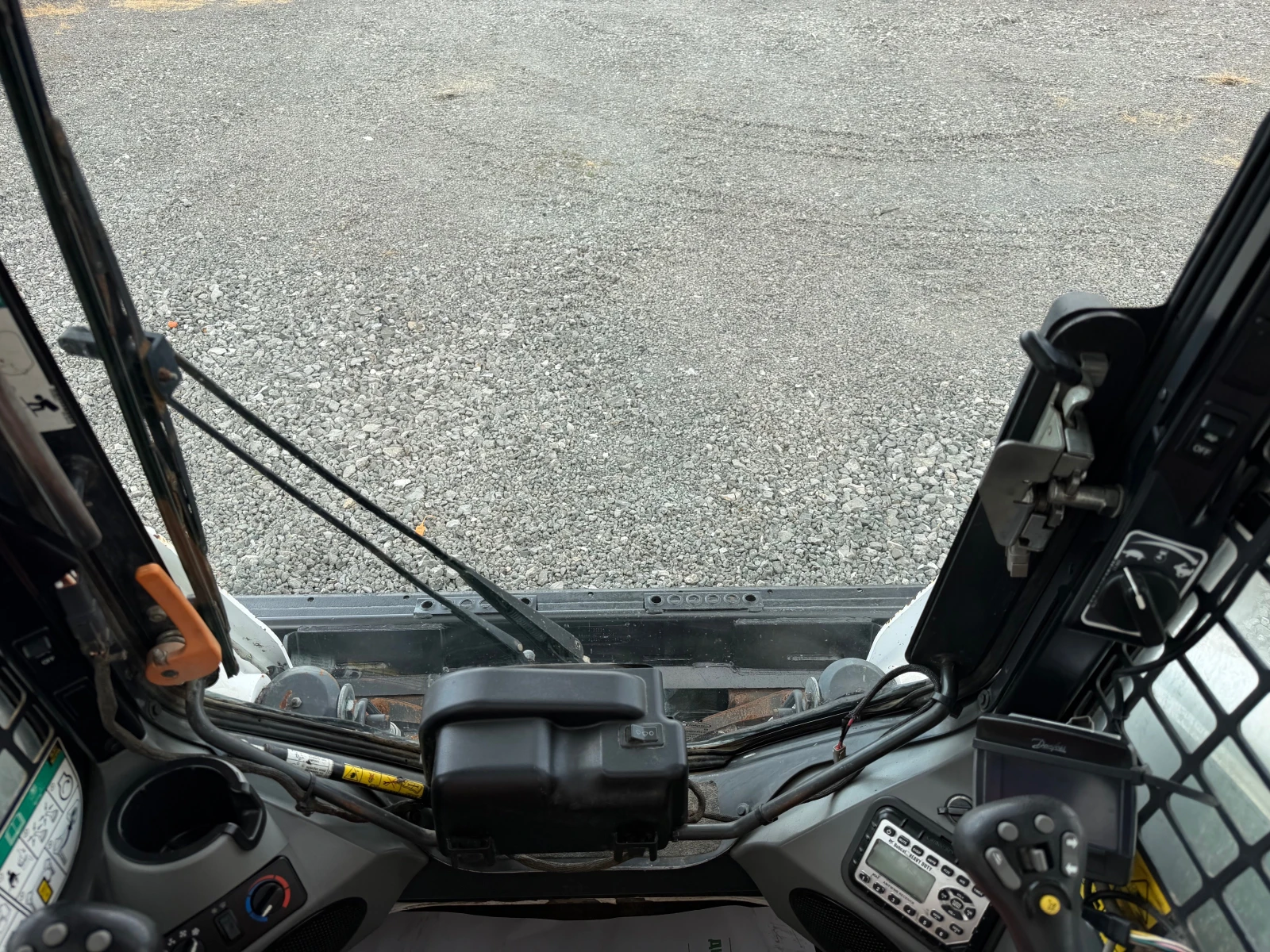 Мини челни товарачи Bobcat T870 HF ЛИЗИНГ, снимка 16 - Индустриална техника - 54220367