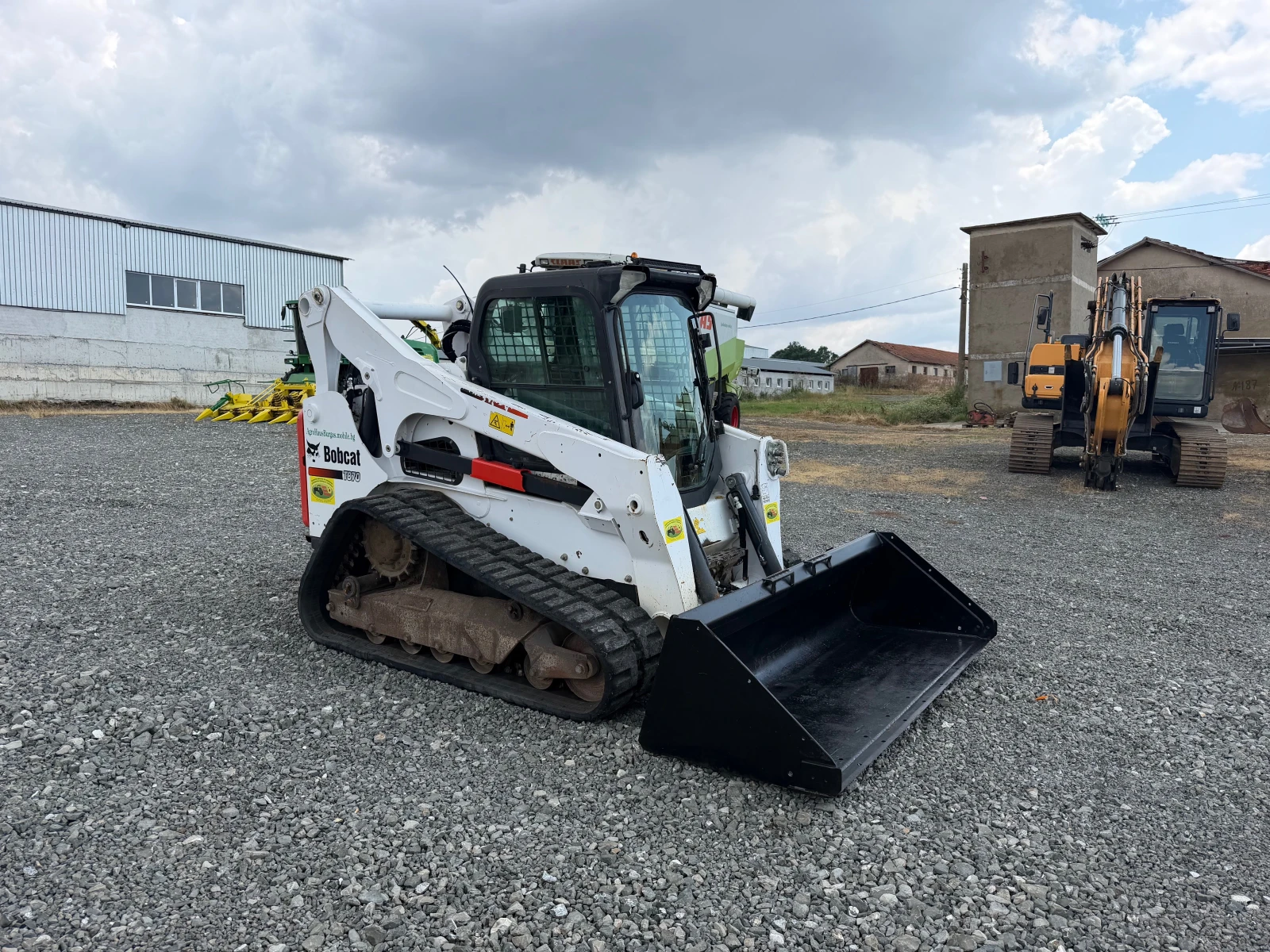 Мини челни товарачи Bobcat T870 HF ЛИЗИНГ