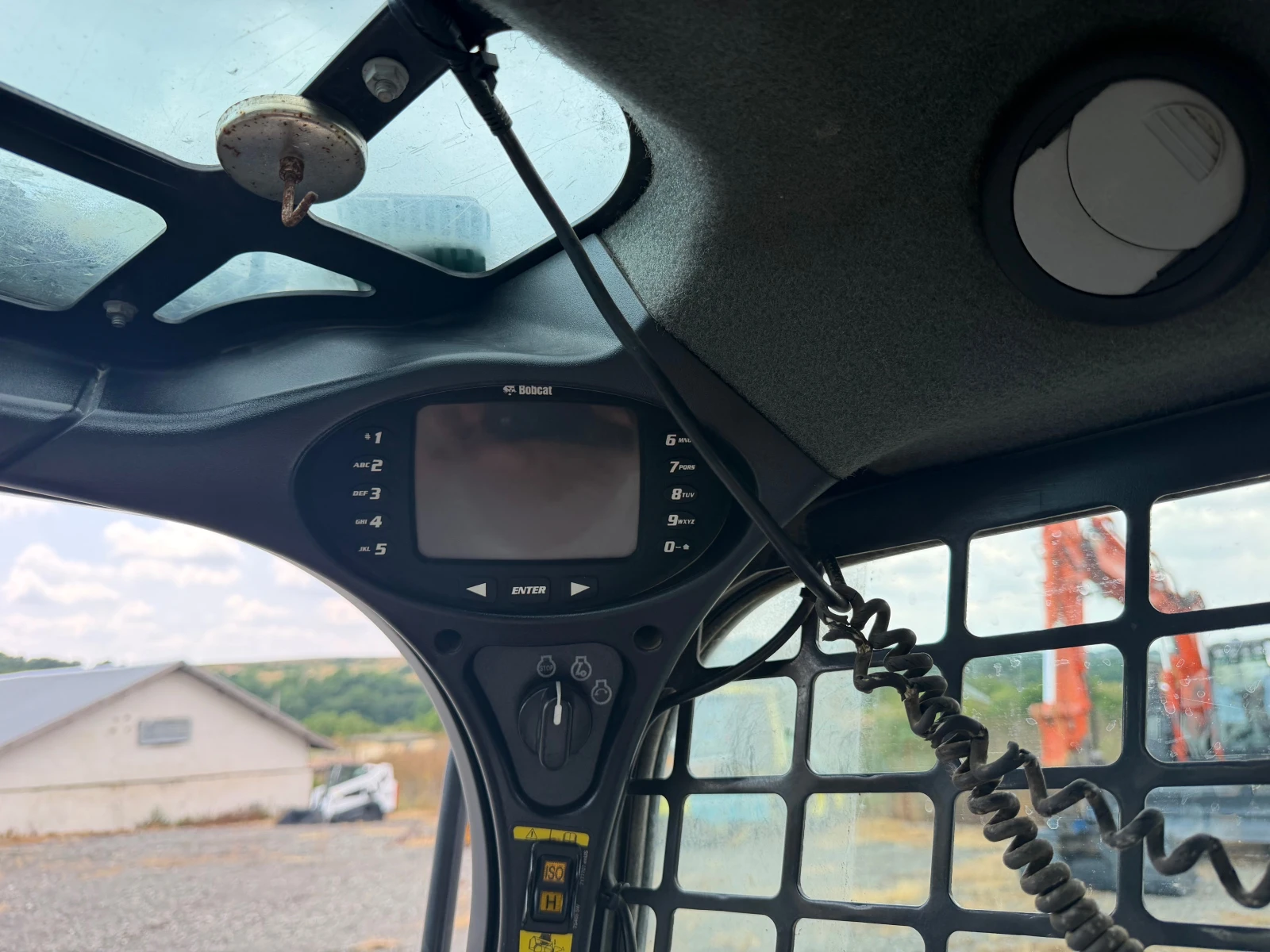 Мини челни товарачи Bobcat T870 HF ЛИЗИНГ, снимка 12 - Индустриална техника - 54220367