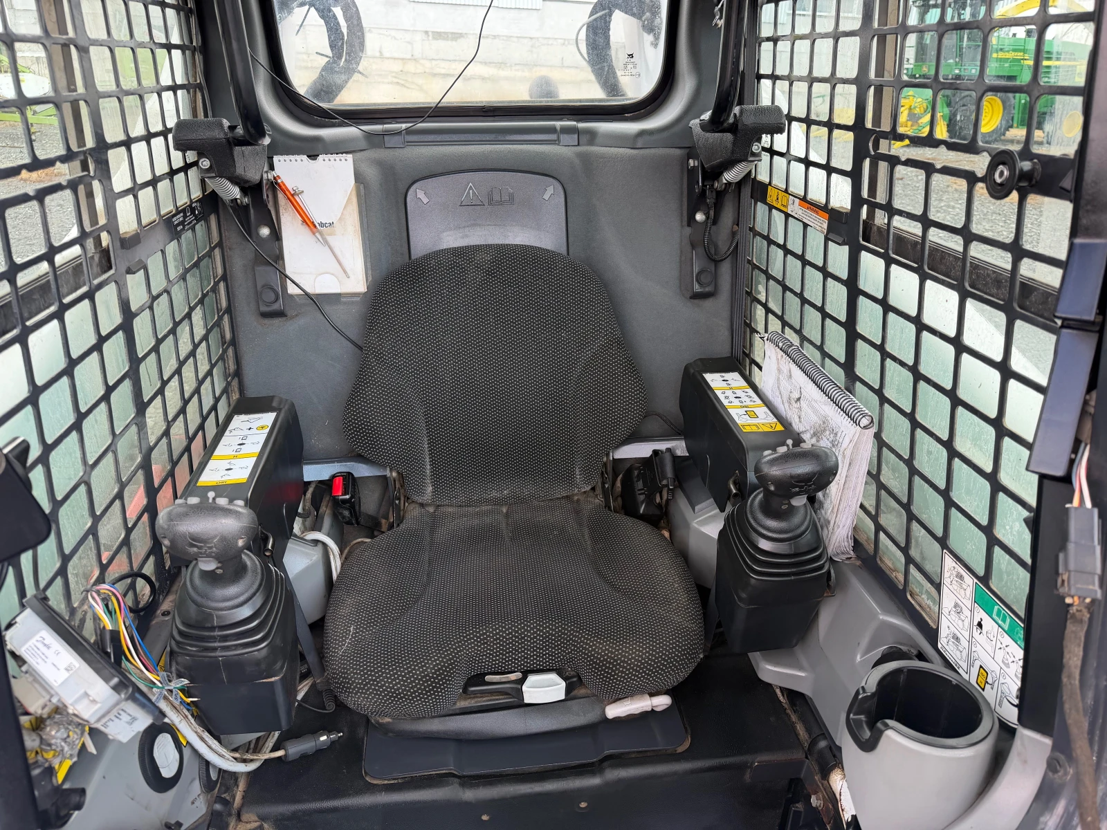 Мини челни товарачи Bobcat T870 HF ЛИЗИНГ, снимка 9 - Индустриална техника - 54220367