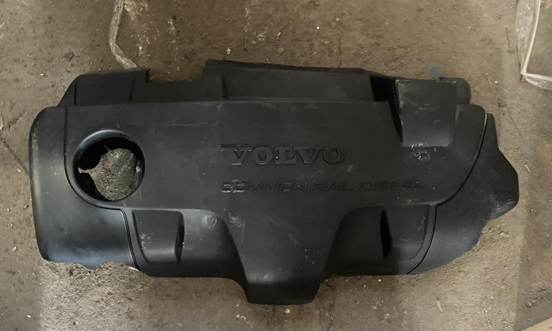 Тапа капак за двигател  Volvo S80 XC90 V70 - 2.4d, снимка 1 - Части - 41727293