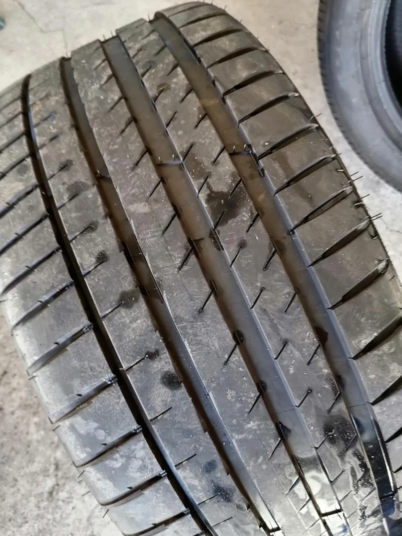 Гуми Летни 275/35R19, снимка 2 - Гуми и джанти - 29600317