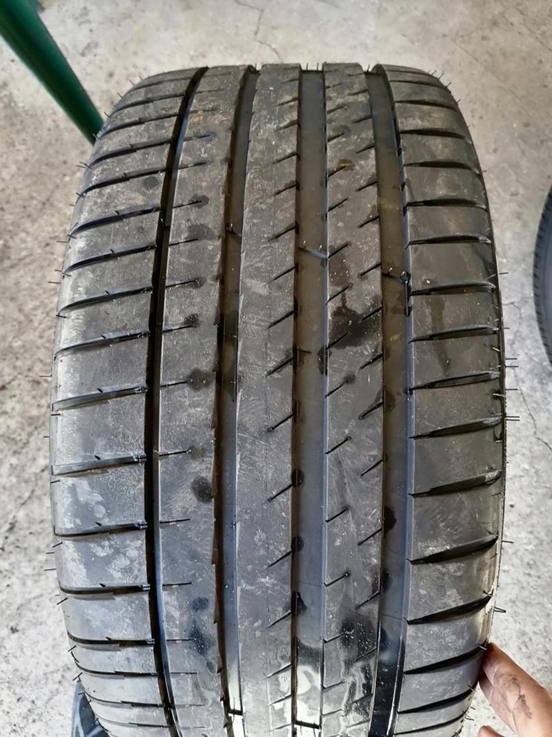 Гуми Летни 275/35R19, снимка 1 - Гуми и джанти - 29600317