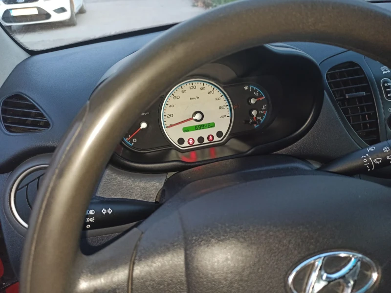 Hyundai I10 1.1I, снимка 11 - Автомобили и джипове - 47853776