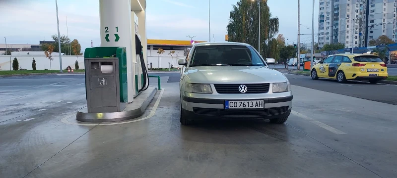 VW Passat 1.9 TDI, снимка 8 - Автомобили и джипове - 48072275