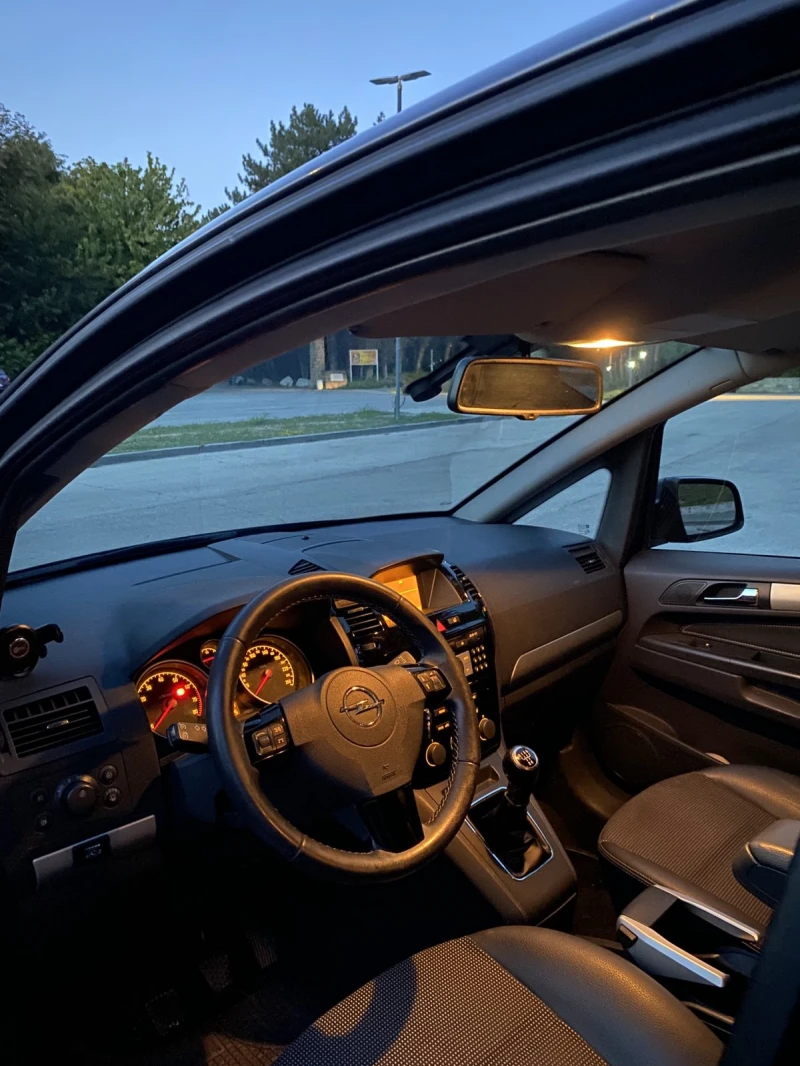 Opel Zafira 1.8 Фабрична газова уредба, снимка 9 - Автомобили и джипове - 52381826