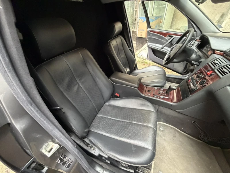 Mercedes-Benz E 220, снимка 9 - Автомобили и джипове - 52972248