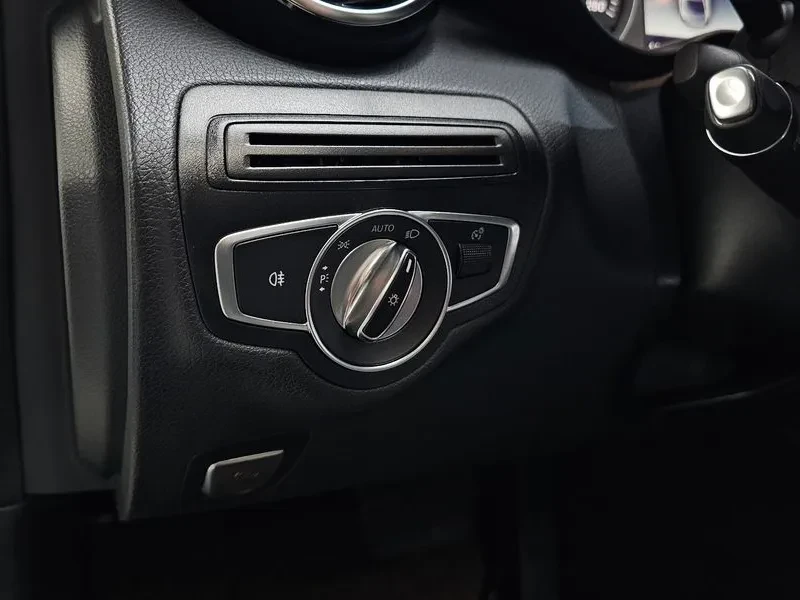 Mercedes-Benz C 200, снимка 14 - Автомобили и джипове - 53383350