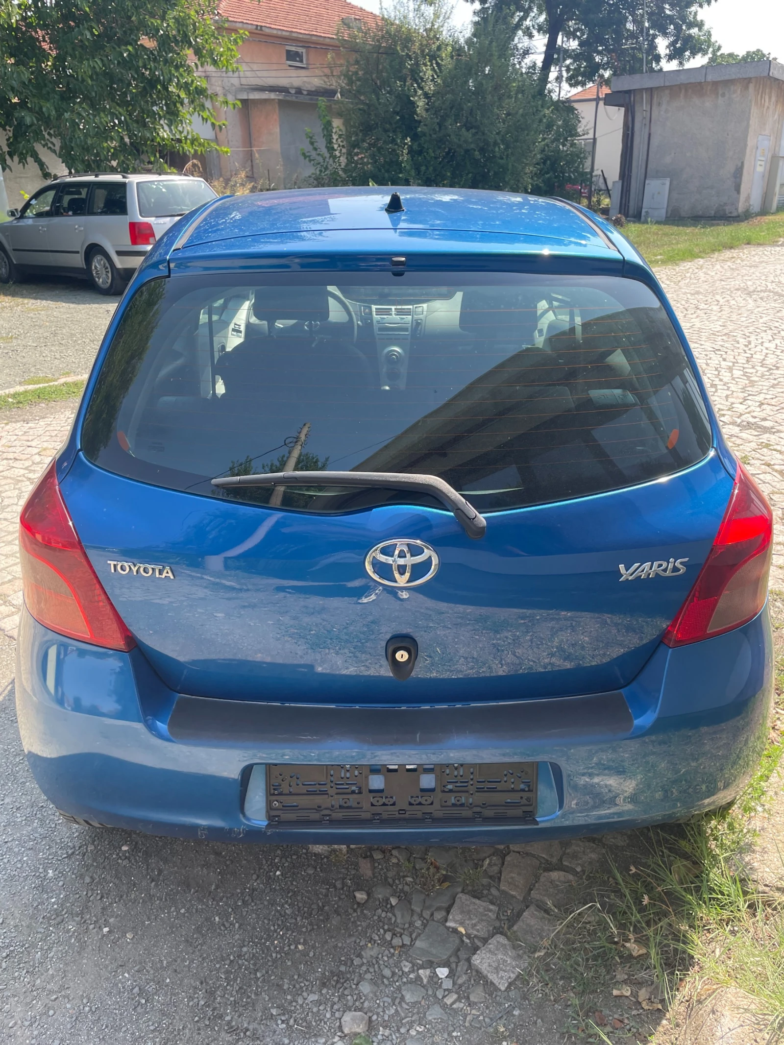 Toyota Yaris 1.0 - изображение 3