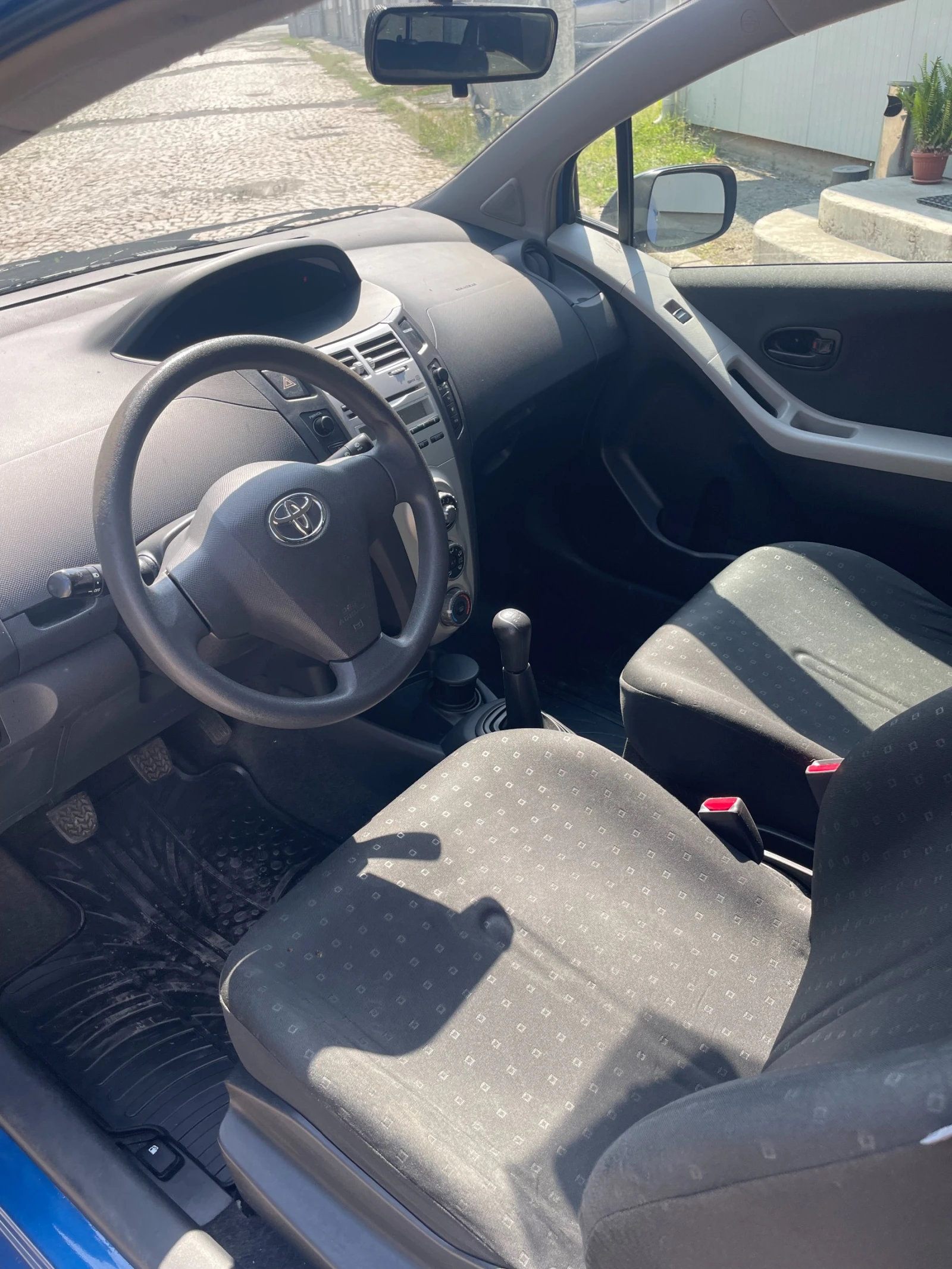 Toyota Yaris 1.0 - изображение 6