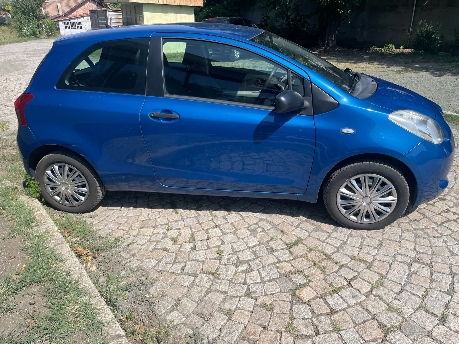 Toyota Yaris 1.0 - изображение 4