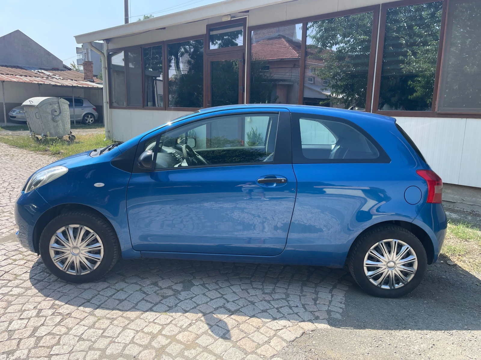 Toyota Yaris 1.0 - изображение 5