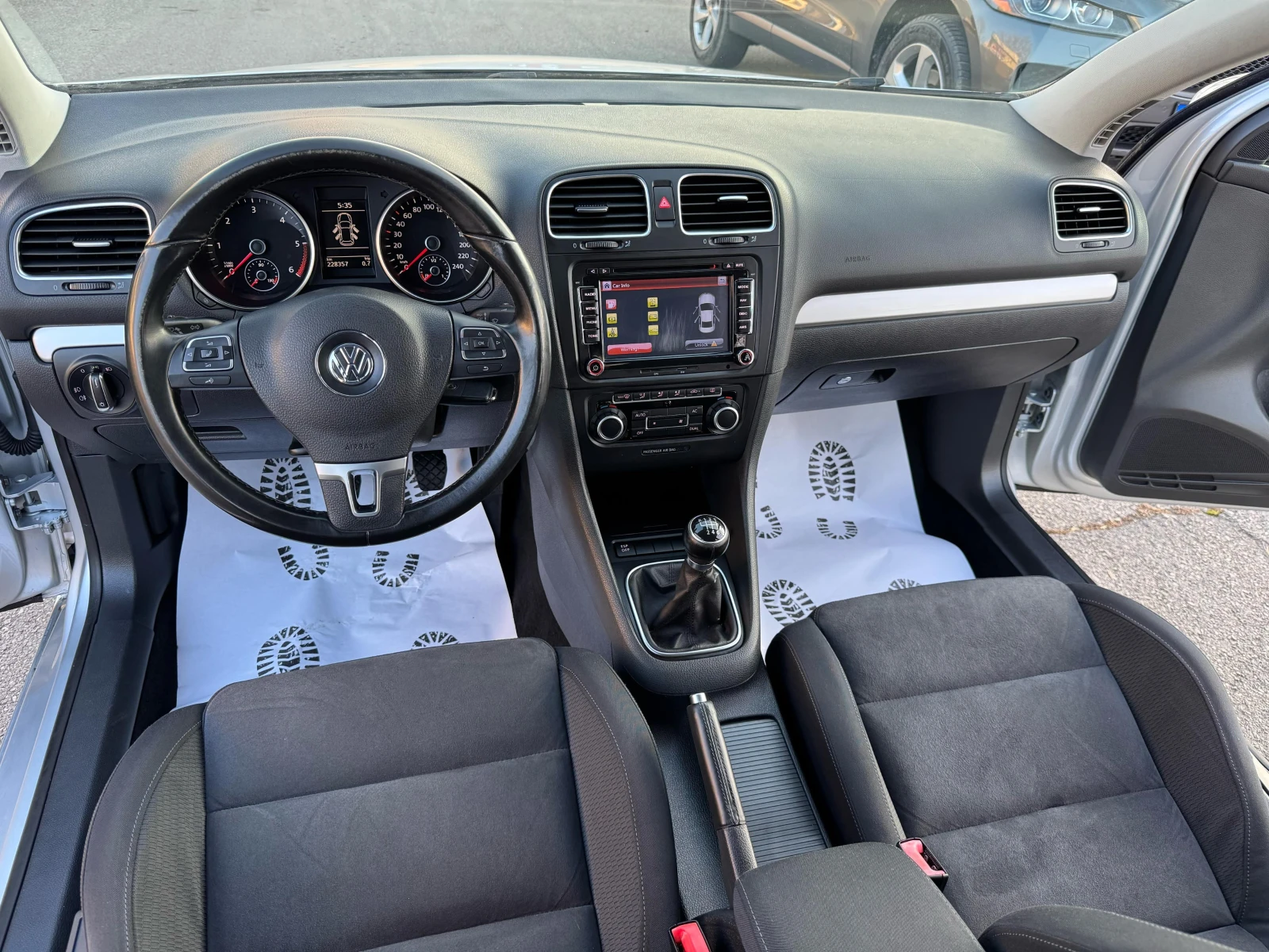 VW Golf 2.0TDI* HIGHLINE* EURO 5* НАВИГАЦИЯ* ТОП СЪСТОЯНИЕ - изображение 10