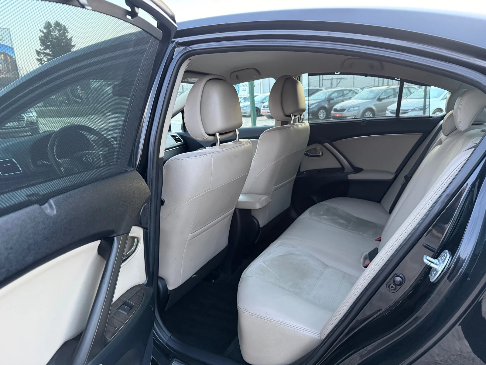 Toyota Avensis 2.0 D4D/126p.s-Executive/Navi/Koja-Sedan!!!, снимка 11 - Автомобили и джипове - 53759704