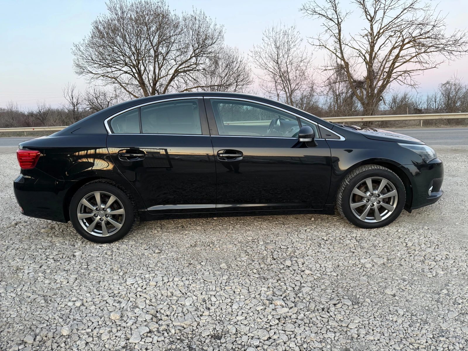 Toyota Avensis 2.0 D4D/126p.s-Executive/Navi/Koja-Sedan!!!, снимка 8 - Автомобили и джипове - 53759704