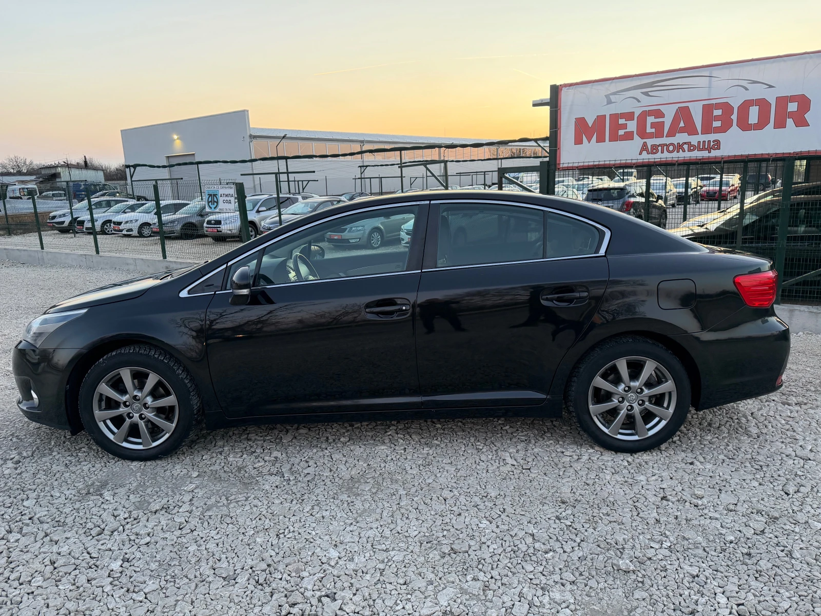 Toyota Avensis 2.0 D4D/126p.s-Executive/Navi/Koja-Sedan!!!, снимка 7 - Автомобили и джипове - 53759704