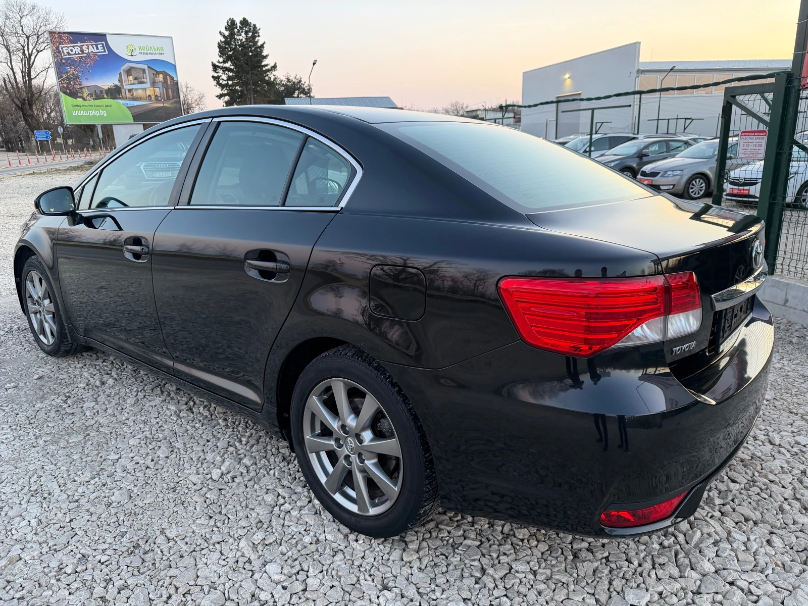 Toyota Avensis 2.0 D4D/126p.s-Executive/Navi/Koja-Sedan!!!, снимка 4 - Автомобили и джипове - 53759704