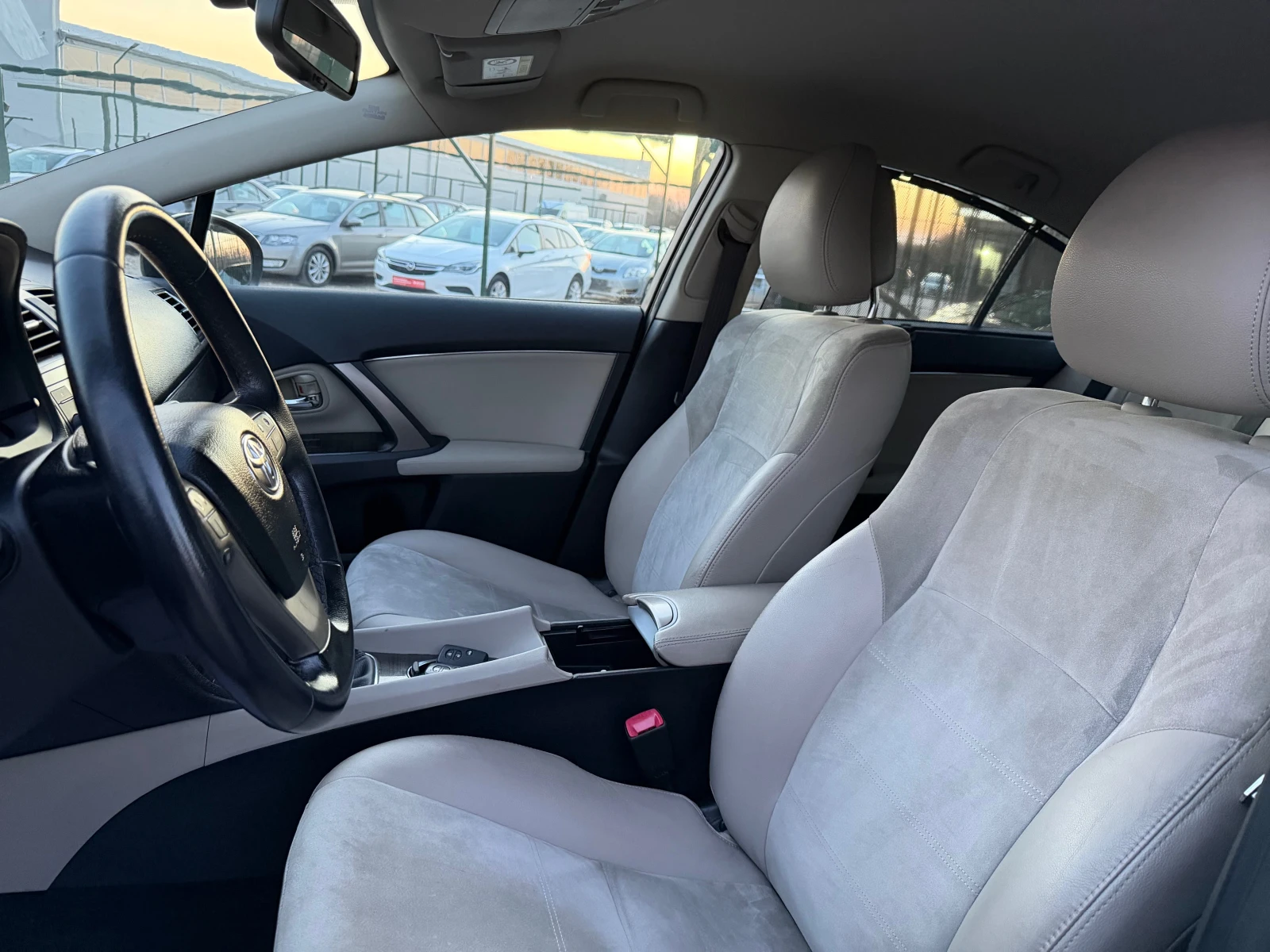 Toyota Avensis 2.0 D4D/126p.s-Executive/Navi/Koja-Sedan!!!, снимка 14 - Автомобили и джипове - 53759704