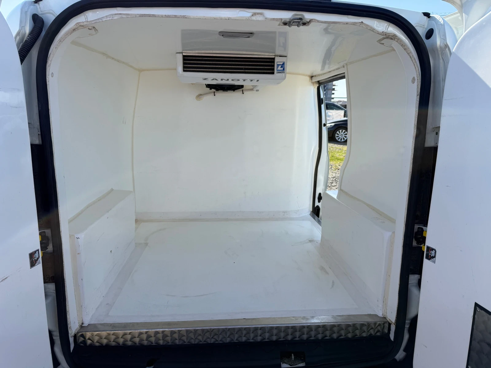 Fiat Doblo 1.6D CH Хладилен, снимка 10 - Автомобили и джипове - 53814619