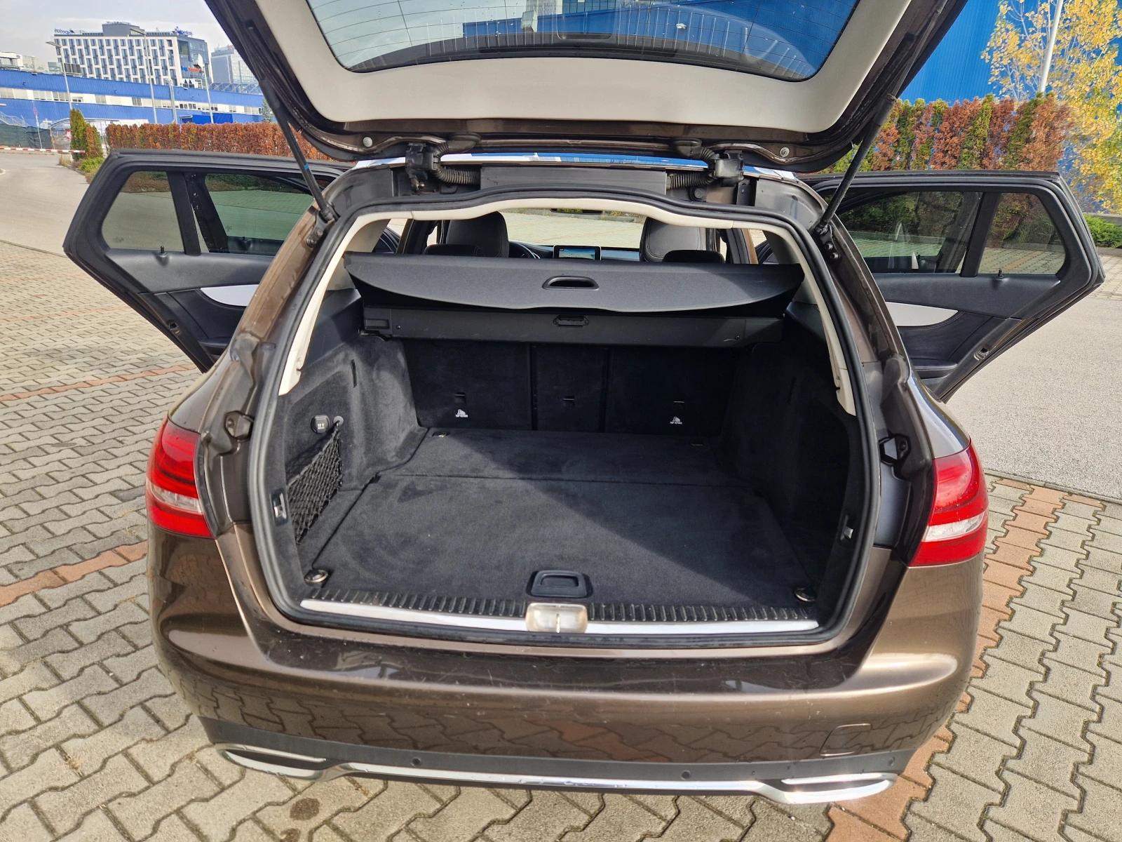 Mercedes-Benz C 250 4Matic/Avagarde/HeadUp/Швейцария, снимка 9 - Автомобили и джипове - 53851888