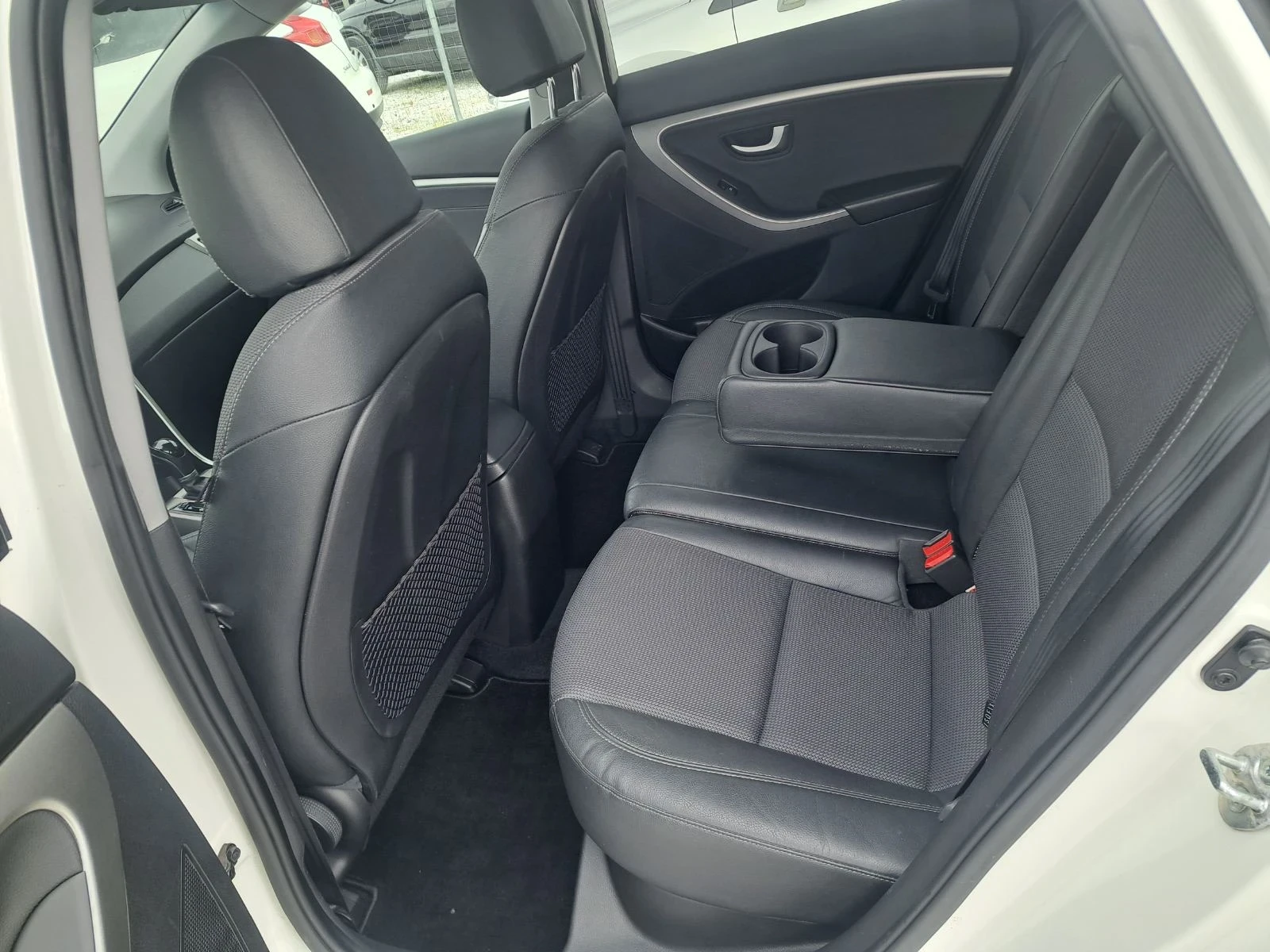 Hyundai I30 1, 6 ШВЕЙЦАРИЯ , снимка 9 - Автомобили и джипове - 54000008