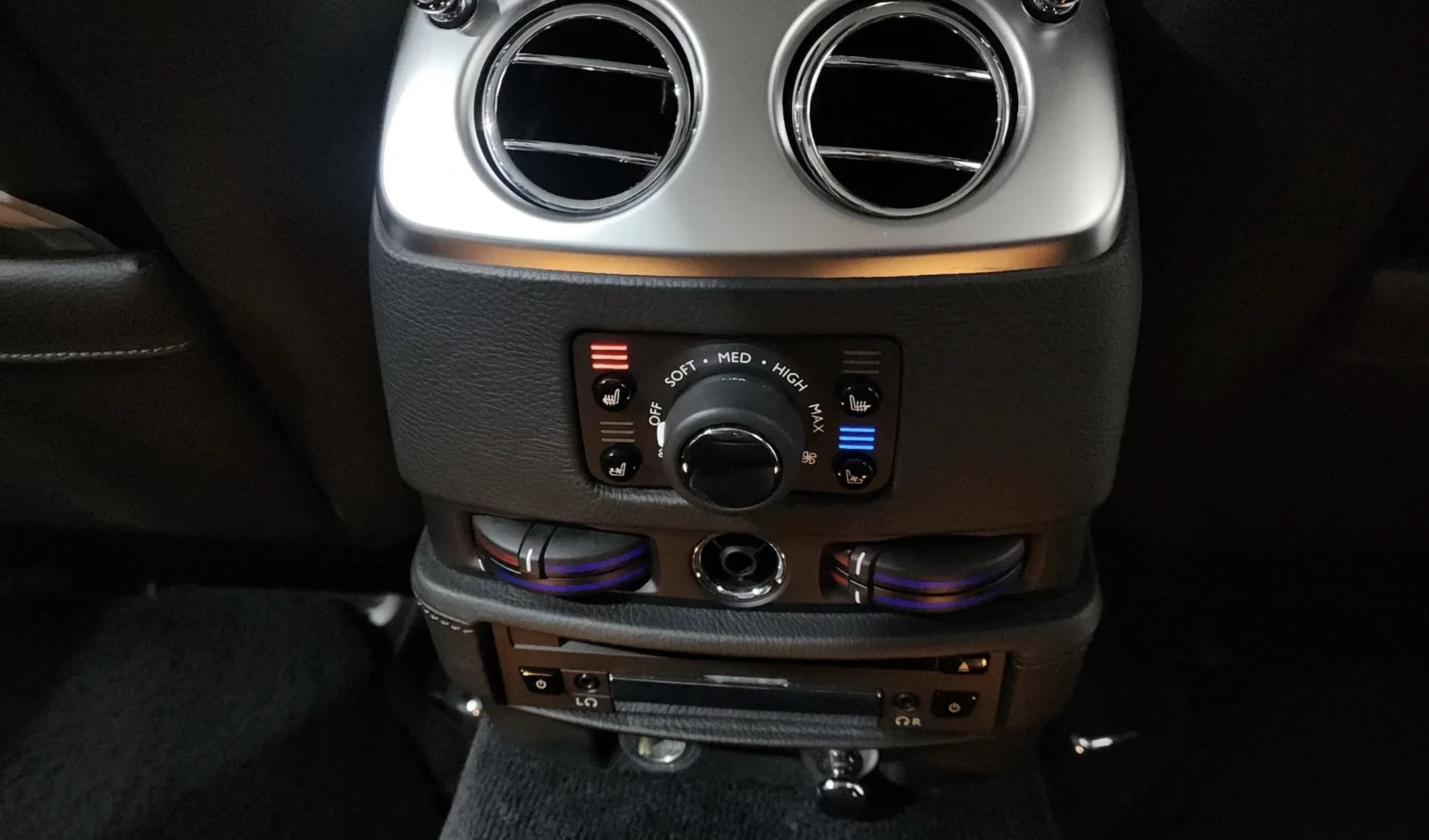 Rolls-Royce Ghost 6.6 V12/CUSTOM/ЦЕНА БЕЗ АНАЛОГ!, снимка 16 - Автомобили и джипове - 54219425